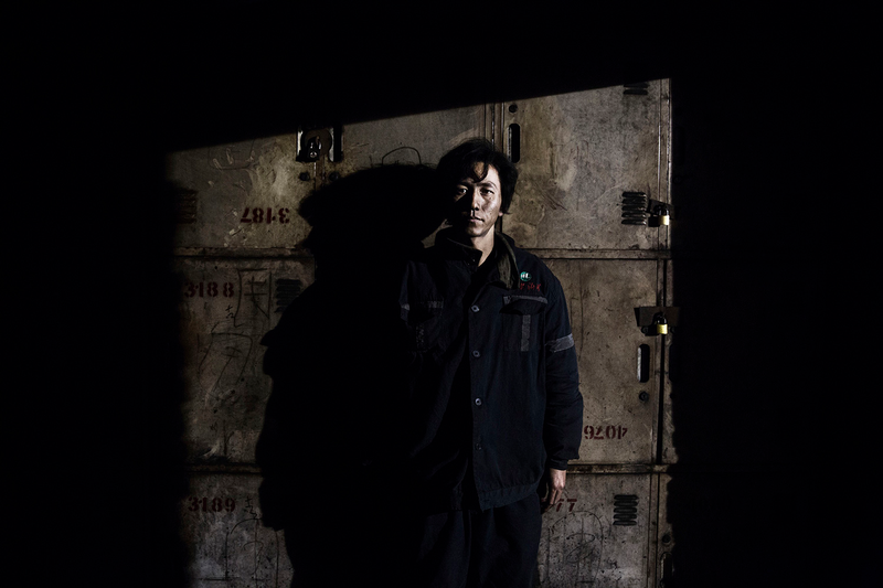 Illustration for article titled Photographs Capture What Life is Like in One of the World's Dirtiest Pits